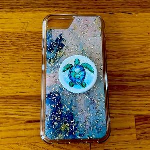 iPhone 8 glitter case with turtle pop socket